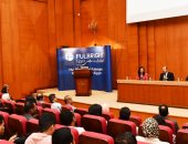 محافظ أسوان يفتتح ورشة عمل المنح الدراسية للشباب والفتيات.. صور