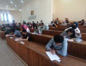 رئيس جامعة المنيا يتابع سير امتحانات نهاية العام بكلية الطب البيطرى