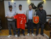 وفد الاتحاد العماني يزور النادي الأهلي