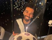 محمد صلاح يشارك جماهيره الاحتفال: شكرا لكم على تهنئتي بعيد ميلادي