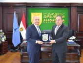 رئيس جامعة الإسكندرية يستقبل سفير المملكة الأردنية الهاشمية بالقاهرة