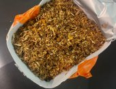 جمارك المطار تضبط راكبا بحوزته تبغ مشبع بالمخدرات وآخر حاول تهريب مستحضرات تجميل