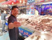 زحام بسوق أسماك بورسعيد.. البورى والجمبرى والكابوريا تتصدر بورصة السمك.. فيديو