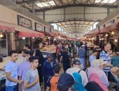 توافد آلاف المواطنين على سوق الأسماك من البورسعيدية وزوار المحافظة.. صور