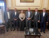 وفد "التنسيقية" يلتقى وزير الزراعة ضمن فعاليات حملة "سوا هنعدى"