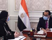 رئيس الوزراء يستعرض مع وزيرة التجارة والصناعة فعاليات منتدى "سانت بطرسبرج"