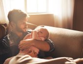 اكتئاب ما بعد الولادة قد يصيب الرجال أيضًا.. وهذه أبرز الأعراض
