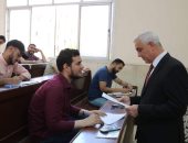 رئيس جامعة المنوفية يتفقد لجان امتحانات الهندسة والصيدلة.. صور