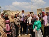 تقديرا لدوره فى تعليمهم.. طلاب آثار الزقازيق ينظمون ممرا شرفيا لمدرسهم