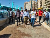 محافظ الإسكندرية يأمر بتوقيع أقصى عقوبة مالية على 7 شواطئ مخالفة.. صور