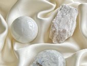 4 أحجار كريمة لدعم برج السرطان.. حجر القمر الأبرز