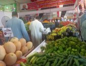 محافظ السويس يفتتح معرض السلع الغذائية والمنتجات المخفضة