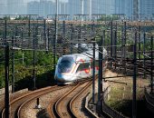 تشغيل خط سكة حديد "بكين ووهان" فائق السرعة بسرعة 350 كم فى الساعة.. صور