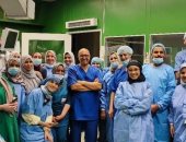 طبيب مصرى يجرى 40 عملية جراحية لإنقاذ حالات مهدّدة بالعمى فى ليبيا