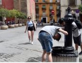 أوروبا تشتعل بين موجات الحر الشديدة وحرائق الغابات.. فيديو وصور