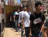 شاهد آراء طلاب الثانوية بالمنصورة فى امتحانى الاقتصاد والإحصاء.. لايف