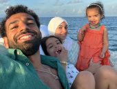 قصة صور.. البحر يخطف نجوم الكرة مع أبنائهم فى العطلات الصيفية