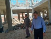 رئيس مركز ومدينة أبوقرقاص يتفقد مشروعات "حياة كريمة" بقرية بنى عبيد