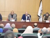 المحافظون يلتقون بحجاج قرعة الجمعيات.. محافظ بنى سويف يوجه بتقديم كافة التيسيرات اللازمة ومتابعة أخبار زوار بيت الله الحرام.. محافظ الإسماعيلية يلتقى بأهالى أسر الشهداء.. والشرقية تستكمل استخراج التأشيرات