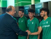 محمد مصيلحى يؤازر لاعبى الاتحاد السكندرى قبل مباراة فاركو.. صور