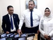 جمارك مطار القاهرة تحبط محاولة راكب قادم من الشارقة تهريب هواتف محمولة