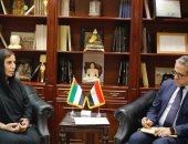 السياحة والآثار تبحث مع سفارة الإمارات بالقاهرة تعزيز أوجه التعاون