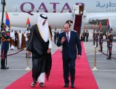 الرئيس السيسي يستقبل الأمير تميم بن حمد بمطار القاهرة