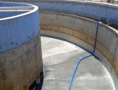 رئيس مياه القناة : الانتهاء من تطهير وتعقيم مروقات محطة أبوعارف بالسويس .. صور