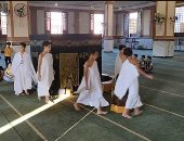 بملابس الإحرام.. نموذج محاكاة للكعبة لتعليم الأطفال مراسم الحج بدمياط.. صور