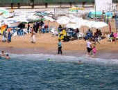أهلا بالصيف.. شواطئ الإسكندرية تستقبل زوارها