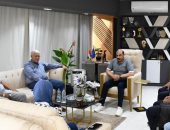 محافظ أسوان: الإسراع فى مشروعات البنية التحتية بقرى حياة كريمة