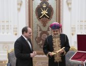 سلطان عمان يقيم مأدبة عشاء تكريما للرئيس السيسي.. ويتبادلان الهدايا التذكارية (صور)