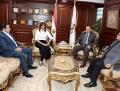 محافظ بني سويف يستقبل وزيرة الهجرة في مستهل زيارتها للمحافظة.. صور