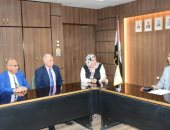 رئيس جامعة أسيوط يستقبل ممثلة الجامعة العمالية لبحث سبل التعاون.. صور
