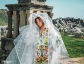 إليسا بهوت شورت وطرحة بيضاء.. وهالة صدقى: يا رب أشوفك بفستان الفرح يا عروسة