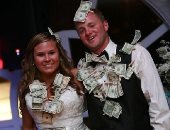 أغرب مراسم حفلات الزفاف حول العالم.. أبرزها فى كوبا النقود تلقى على العروس 