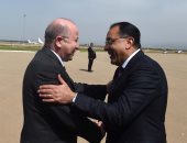 مراسم استقبال رسمية لرئيس الوزراء فور وصوله الجزائر لرئاسة اللجنة المشتركة