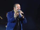 هشام عباس ومحمد فؤاد وإيهاب توفيق يرفعون شعار كامل العدد بحفل أسيوط 