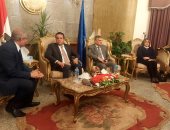 وزير التعليم العالى يصل إلى جامعة قناة السويس بالإسماعيلية فى جولة تفقدية بالكليات