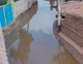 أهالى قرية ابن العاص فى كفر صقر بالشرقية يطالبون بالصرف الصحى.. والشركة ترد