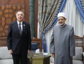 رئيس المحكمة الدستورية العليا يهنئ شيخ الأزهر بعيد الأضحى المبارك