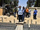 حياة كريمة.. محافظ أسيوط يتفقد إنشاء وحدتين صحيتين ونقطة إسعاف ساحل سليم