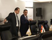 ضياء رشوان يستقبل أعضاء مجلس أمناء الحوار الوطنى.. صور 