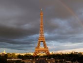 عمدة باريس تقترح تقليص وقت إضاءة برج إيفل لتوفير الكهرباء