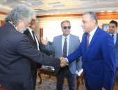 محافظ سوهاج يستقبل النقيب العام لأطباء مصر .. صور