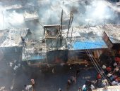 تطورات حريق سوق القنطرة.. 8 سيارات إطفاء تحاول السيطرة على النيران.. لايف