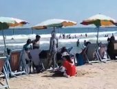 فرحة العيد وصلت البحر.. زحام كبير على شاطئ دمياط فى أول أيام عيد الأضحى