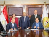 وزيرا البيئة والتنمية المحلية ومحافظ القاهرة يشهدون توقيع عقد تقديم خدمات الرصد والمتابعة والمراقبة لمقدمي خدمات الجمع والنظافة