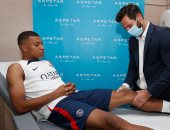 فحوصات طبية لـ مبابي وحكيمي فى باريس سان جيرمان.. صور