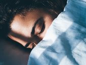 اعرف عادات نومك حسب برجك.. الحمل بيفكر كتير والأسد مدمن نوم